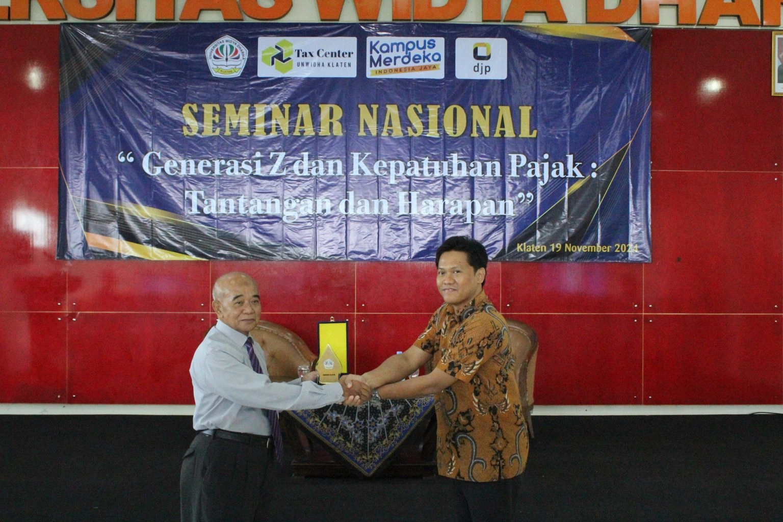 Contoh ukuran spanduk untuk acara worksop di kampus