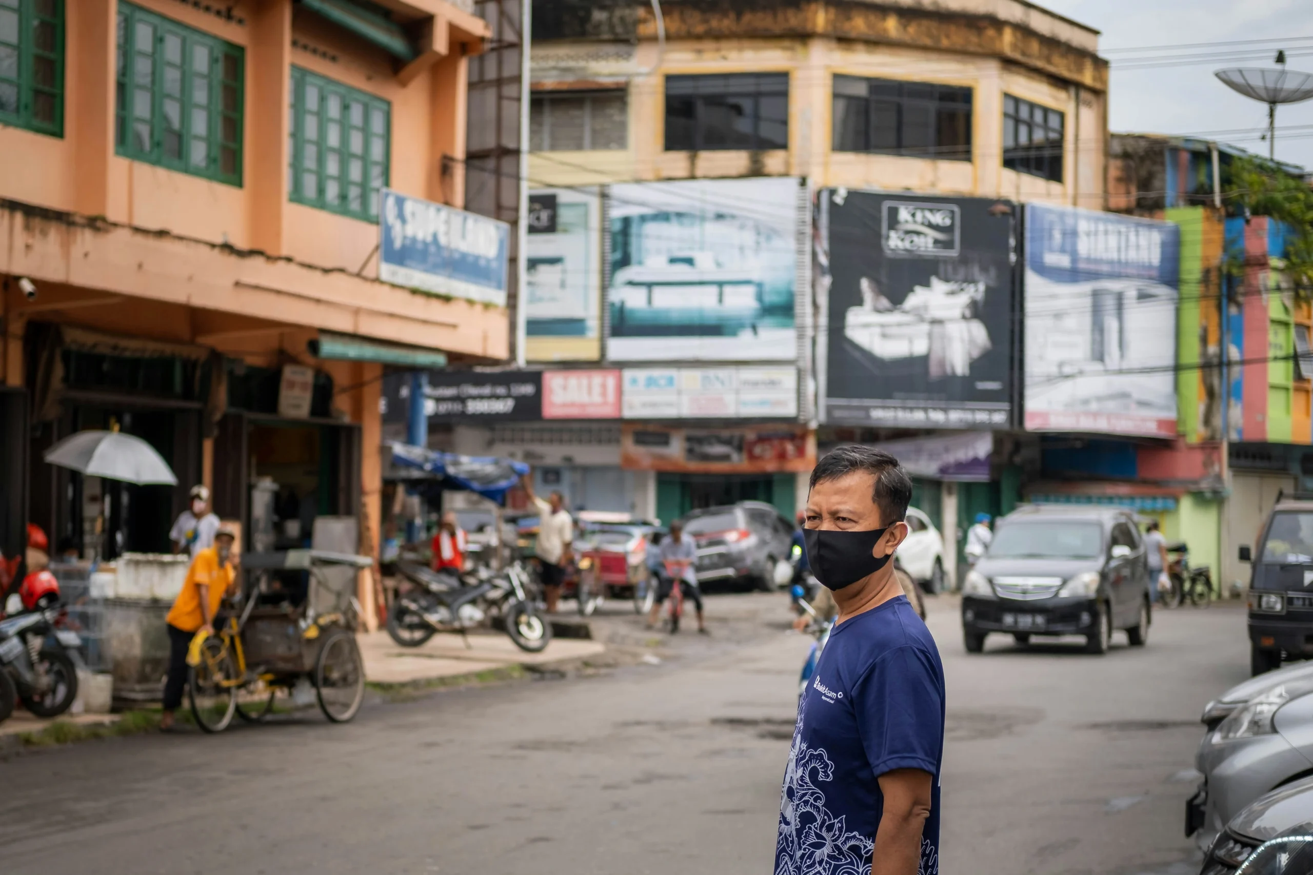 Area pasar sebagai salah satu titik strategis pasang billboard di Palembang