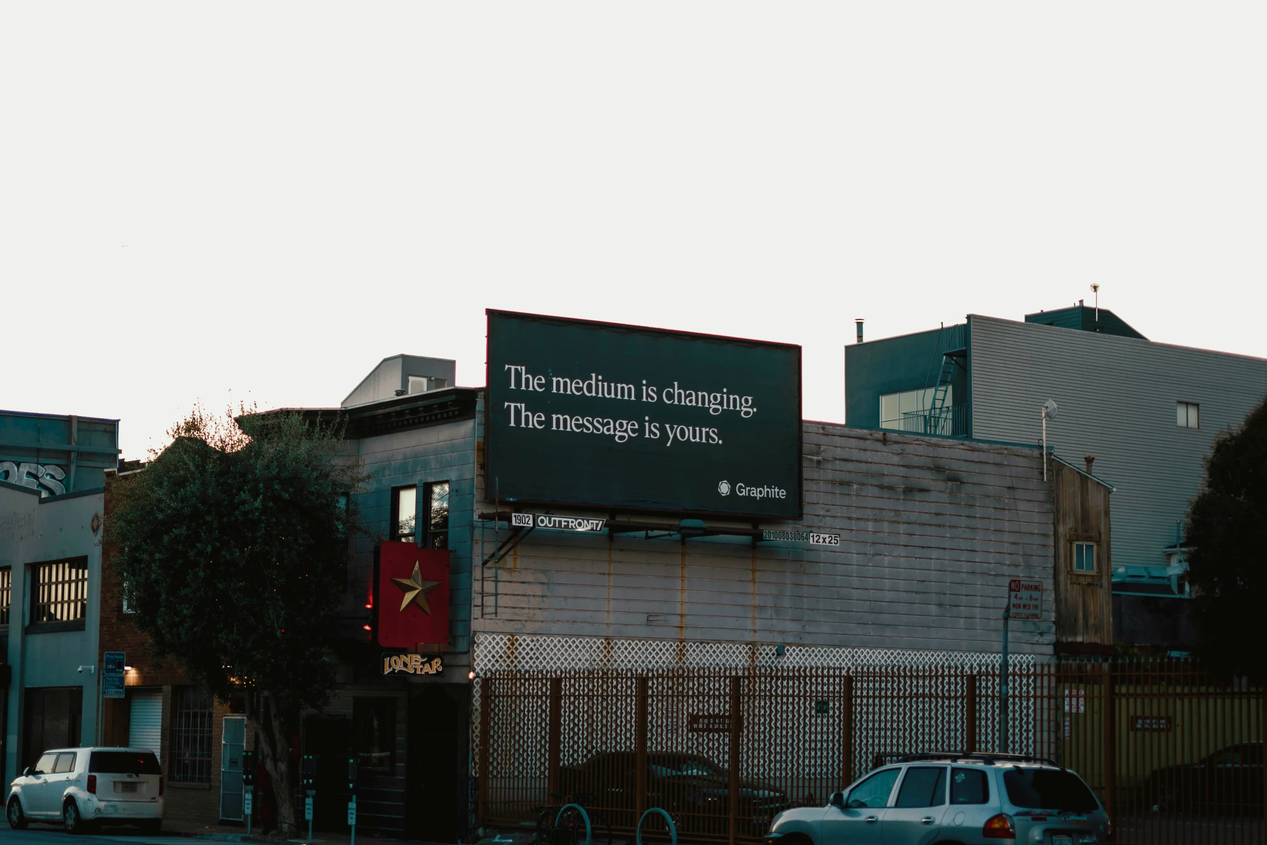 Contoh copywriting iklan outdoor yang minimalis