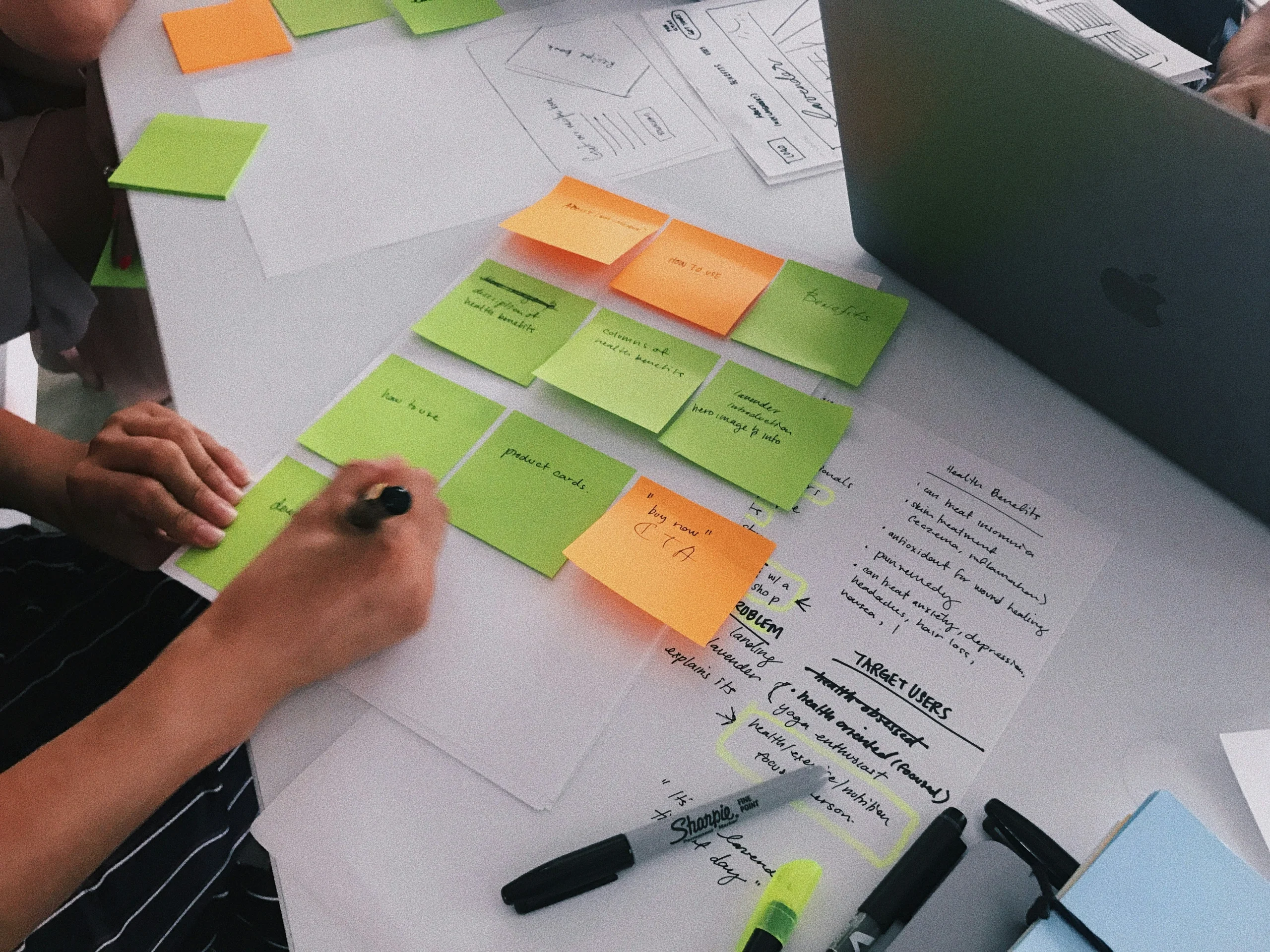 brainstorming untuk menentukan brand identity