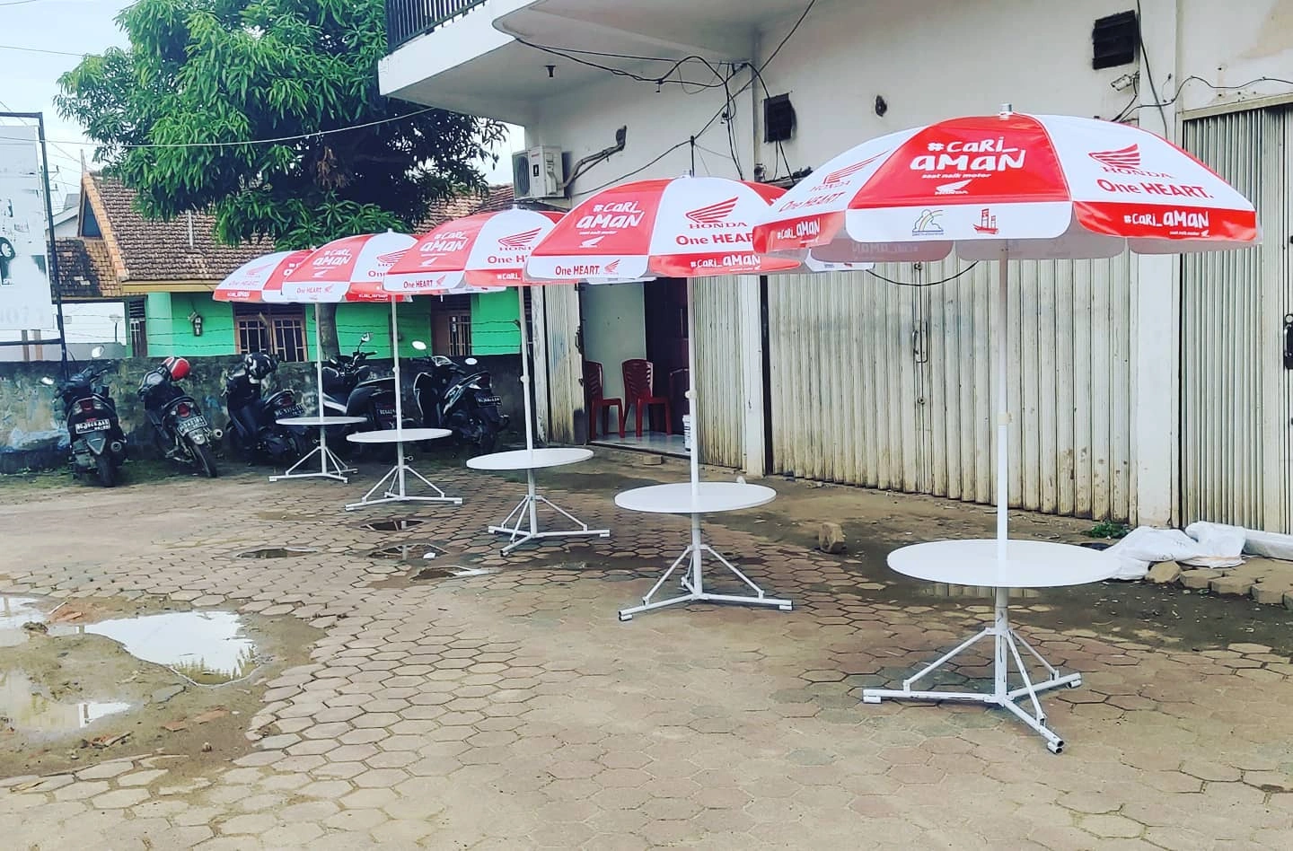 Tenda payung custom dari Bonafide Advertising