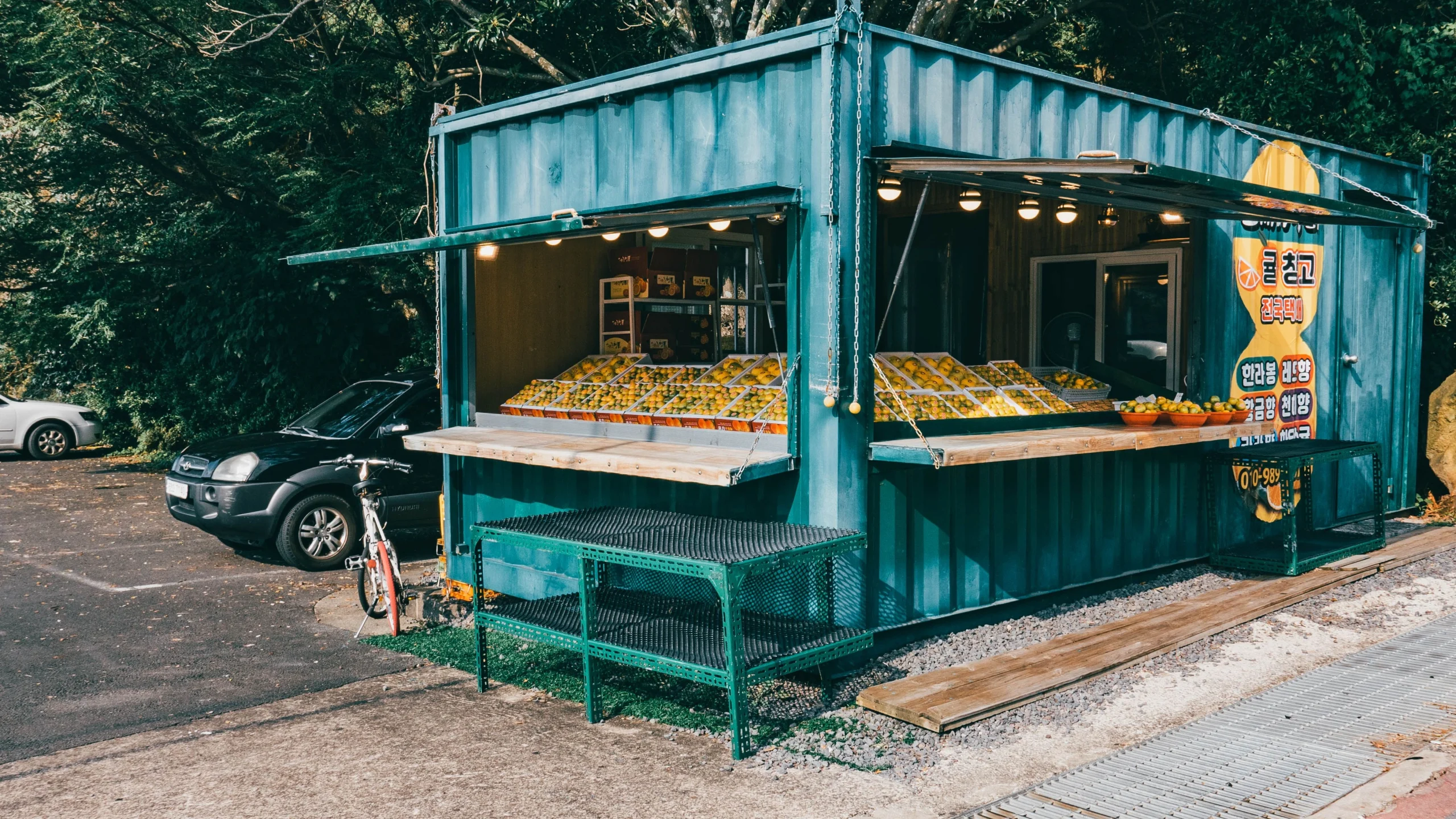 Booth container untuk jualan buah